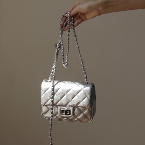 欧尚典2023新款女包夏季高级感迷你真皮斜挎包女小金球链条小方包