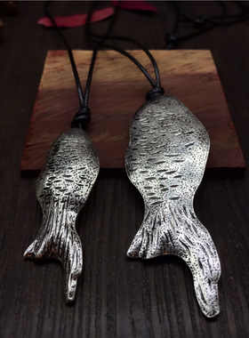 例外复古做旧小丑鱼棉麻毛衣链