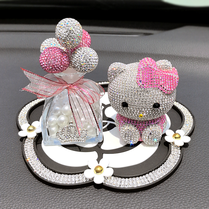 车载猫猫摆件网红创意个性可爱车内女神饰品车上汽车装饰香水香薰