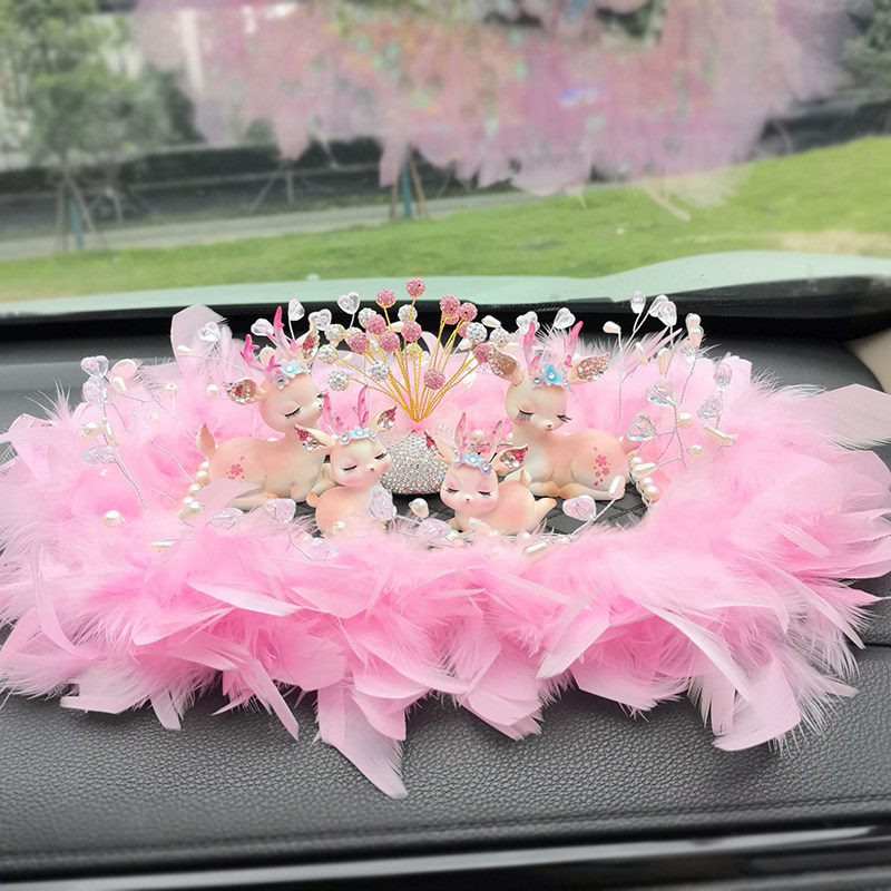 粉情侣小鹿汽车用一路平安摆件香水香薰装饰中控台车内车载女羽毛