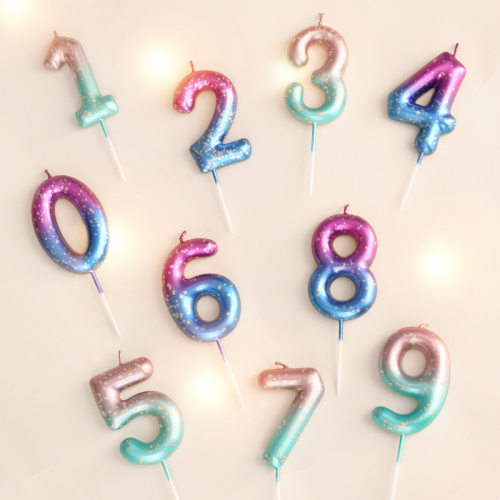 渐变色数字生日蜡烛创意