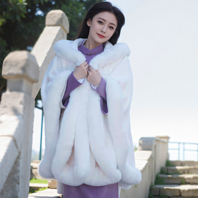 名媛风大码仿水貂绒无袖连帽毛领斗篷披肩女中长款白色大披风外套