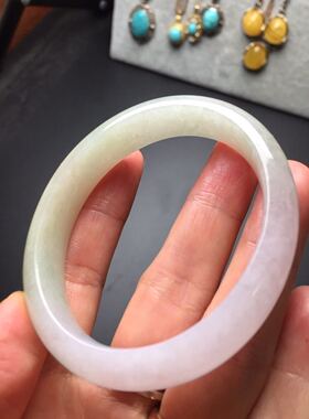 A货翡翠糯冰种可戴贵妃手镯