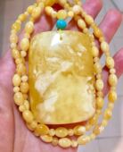 一套40克 妖孽瓷白花 平安无事牌近461比例 项链吊坠 云纹美 蜜蜡