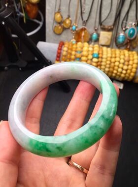 翡翠手镯糯种半圈阳绿圈口