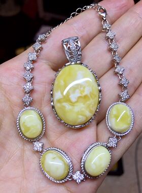 纯银镶嵌蜜蜡吊坠秀气风手链