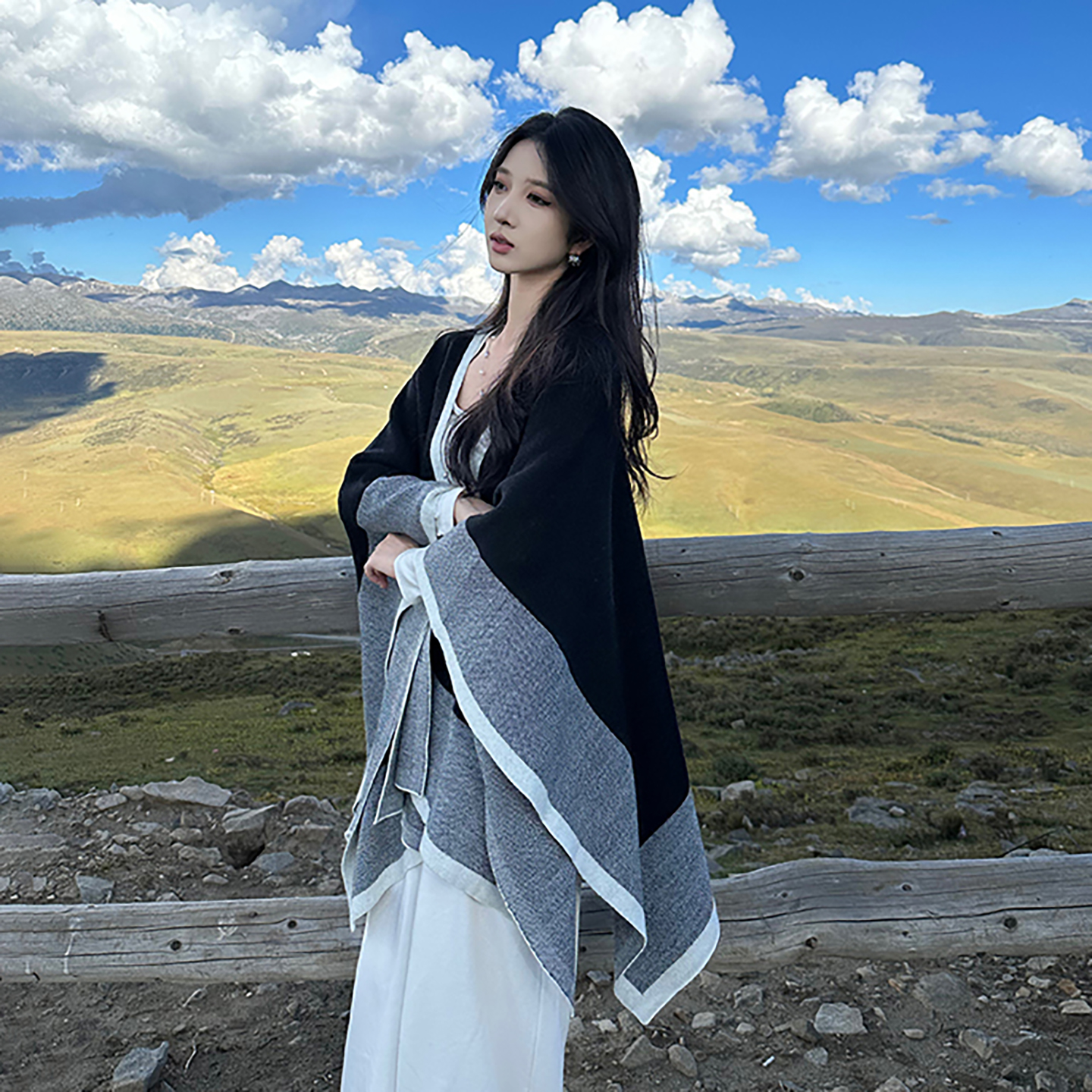 高级优雅感拼色斗篷披肩女秋冬季慵懒披风保暖围巾针织外套松弛感