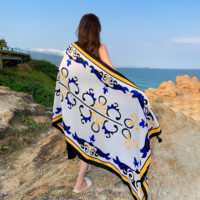 民族风围巾防晒披肩女薄款云南青海旅游穿搭丝巾海边沙滩纱巾披风