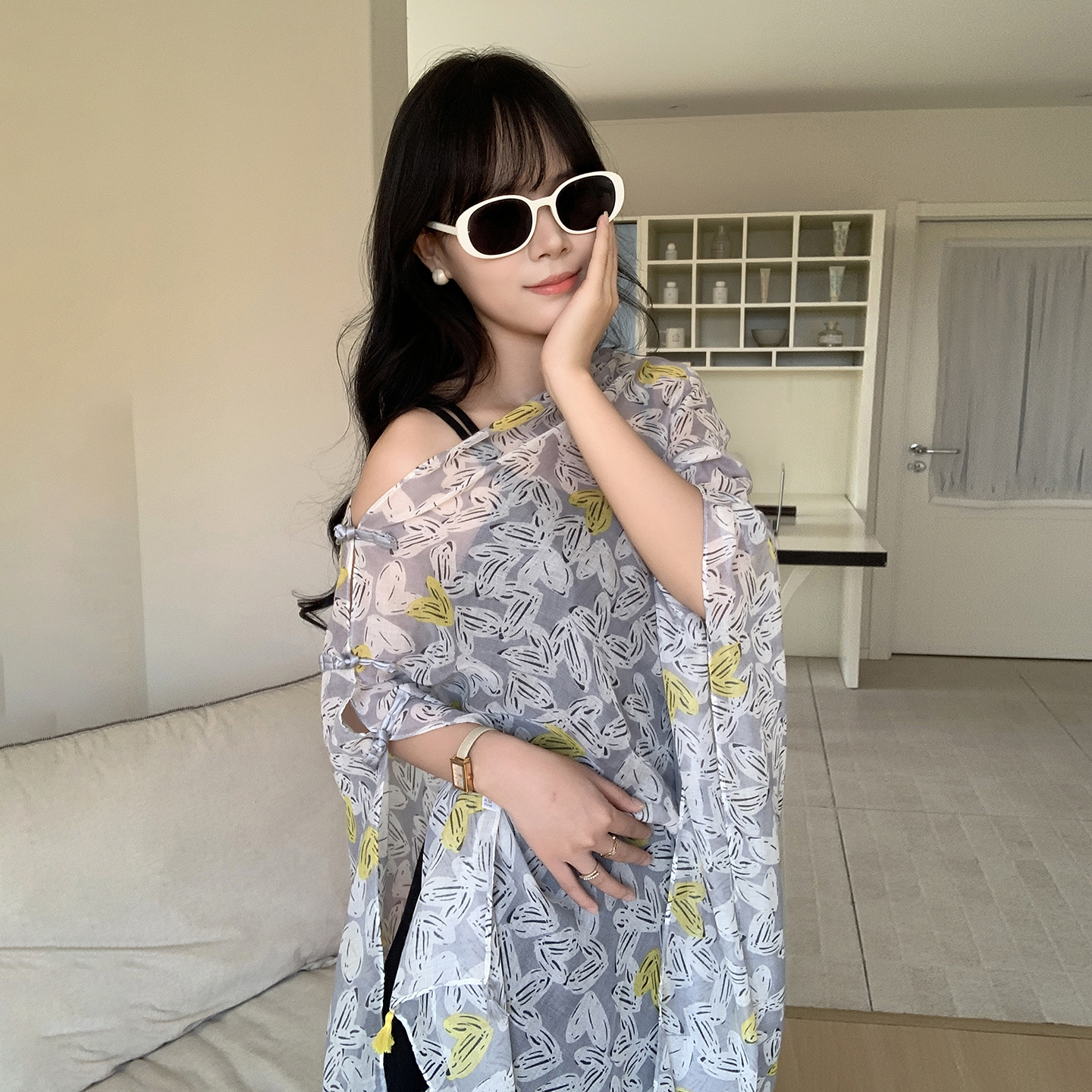 沙滩丝巾防晒大披肩女夏季薄款盘扣古风旅游拍照披风百搭围巾外搭