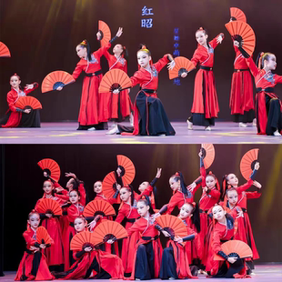 天地龙鳞象王行雪龙吟舞蹈演出服儿童打鼓服武侠风扇子舞表演服装