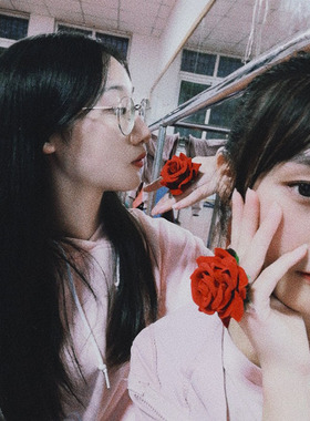 闺蜜写真拍照配饰红色舞蹈花朵