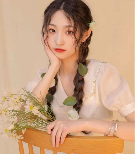 清纯少女模特写真花朵照发发夹