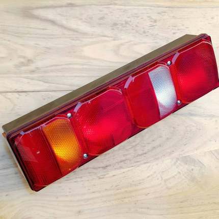 适配重汽豪沃A7后尾灯T7H T5G总成汕德卡C7H倒车刹车灯原车灯泡款