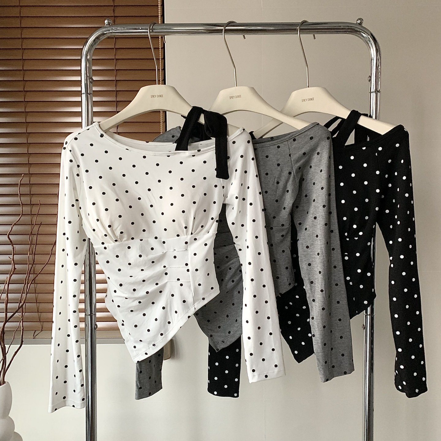 韩系穿搭纯欲减龄绑带蝴蝶结吊带上衣女设计感波点不规则长袖T恤,女装/女士精品,T恤,淘宝优惠券,粉丝福利购,淘宝优惠卷