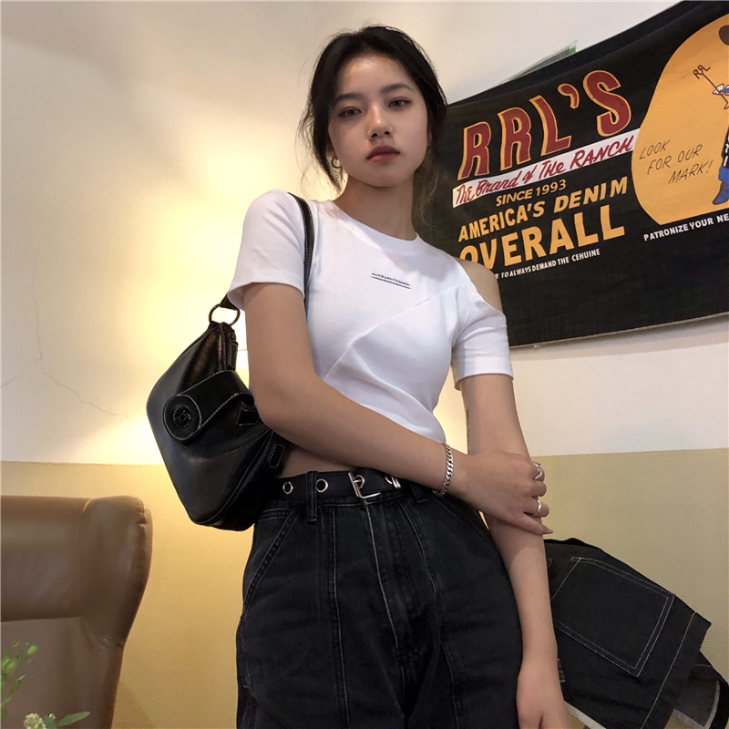 Off shoulder high waist short T-shirt
