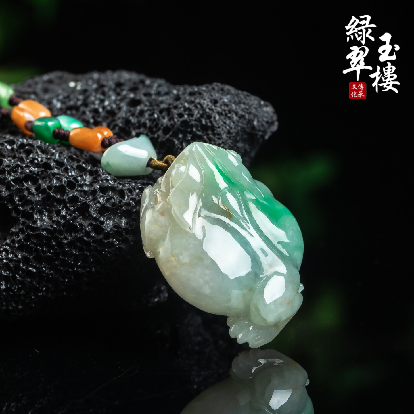 翡翠冰种飘阳绿三脚金蟾挂件吊坠