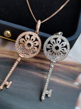 18K金太阳花吊坠 大花瓣钥匙吊坠真金真钻百搭锁骨毛衣链大吊坠