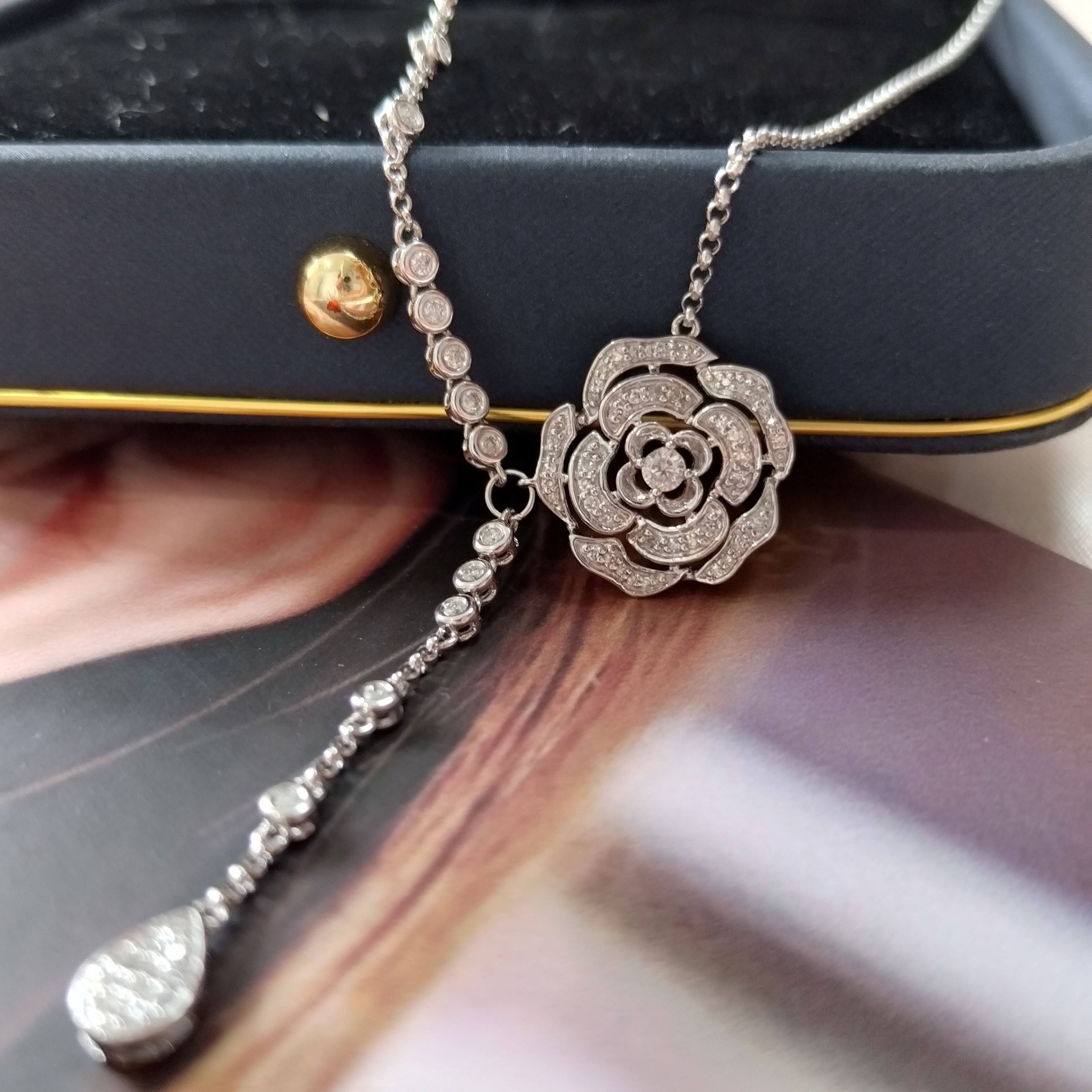 18K金山茶花钻石项链锁骨链 玫瑰金花朵钻石吊坠女