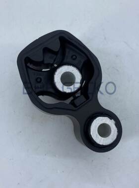 跨境热卖适用于马自达M3发动机支架 机脚胶B715-39-040
