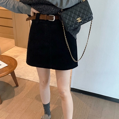 大码胖mm半身裙女秋冬季咖色短款a字灯芯绒包臀复古裙子棕色短裙