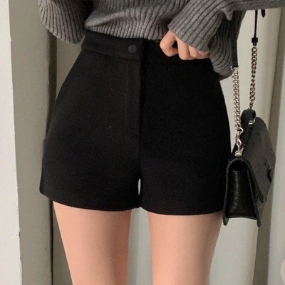 黑色毛呢短裤女秋冬2025新款显瘦