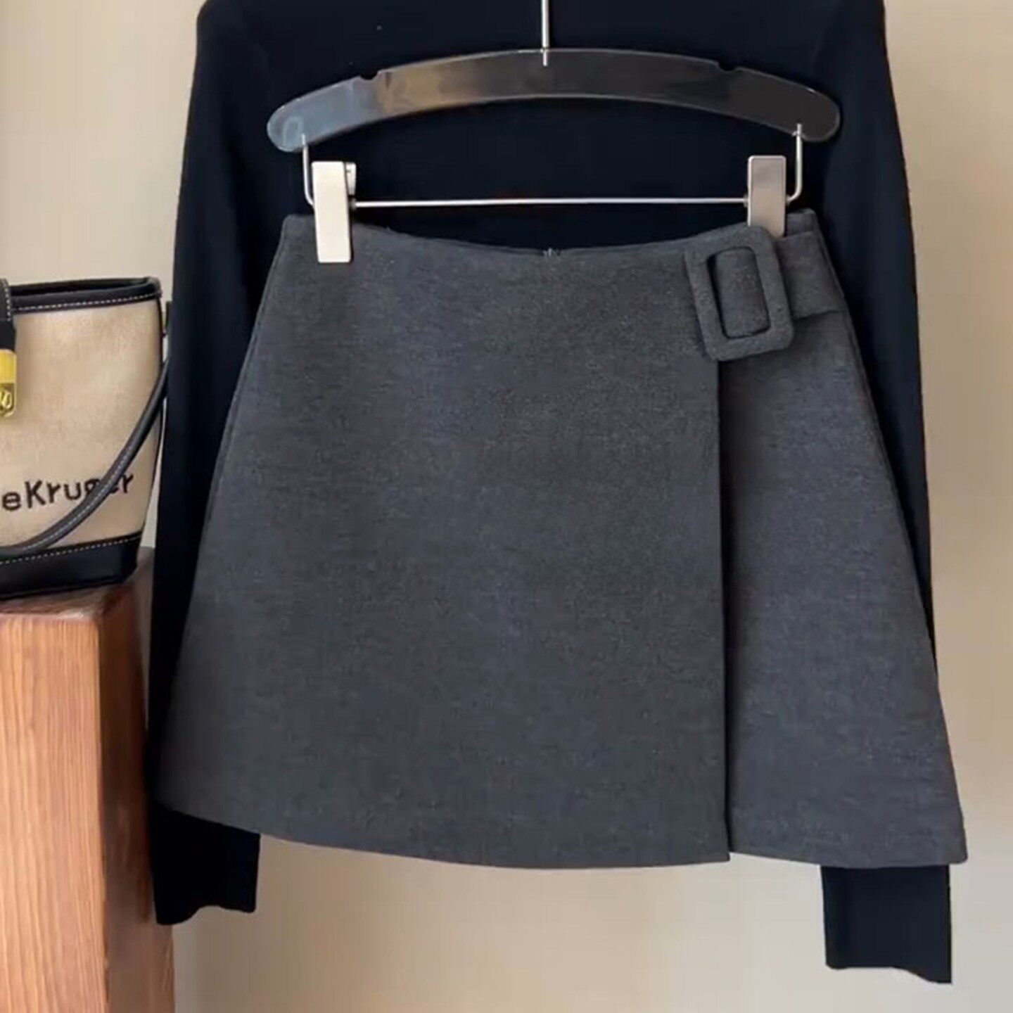 设计感灰色毛呢短裙女秋冬新款高腰修身显瘦半身裙防走光A字裙裤,女装/女士精品,大码半身裙,淘宝优惠券,粉丝福利购,淘宝优惠卷