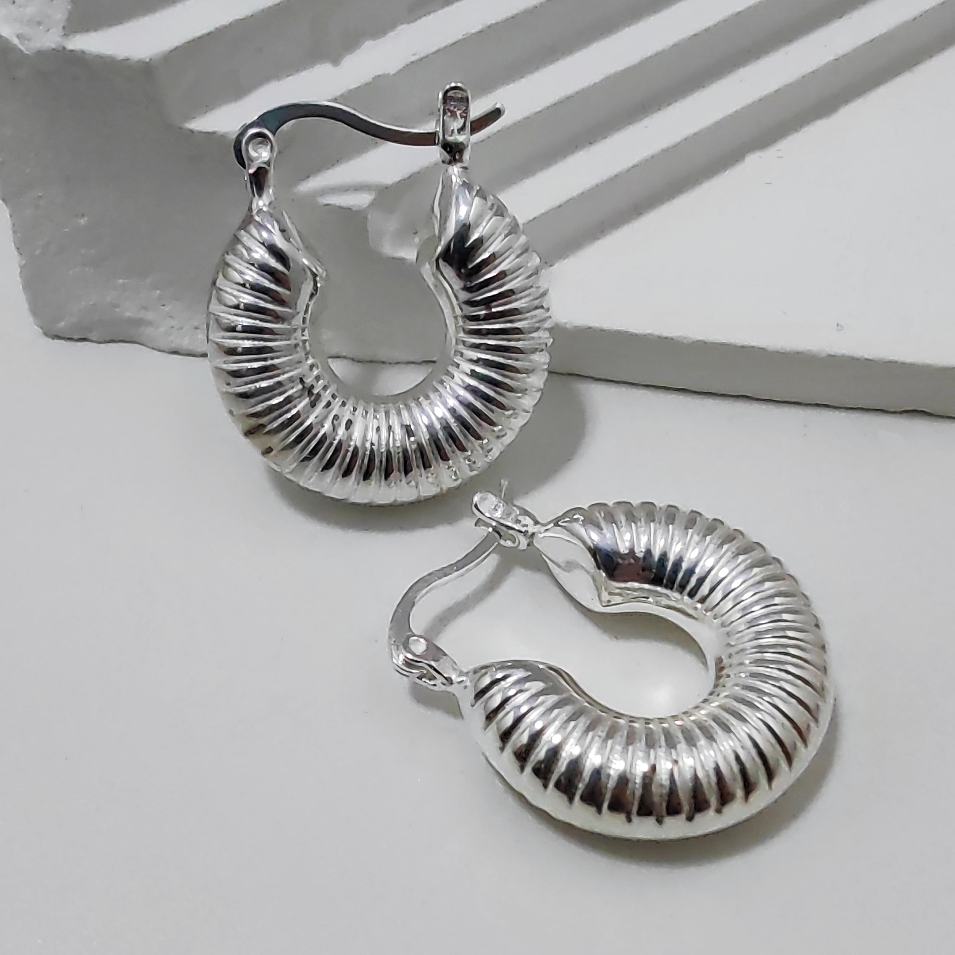 S925纯银韩版小众设计感空心粗胖复古圈圈耳扣简约夸张经典款耳环