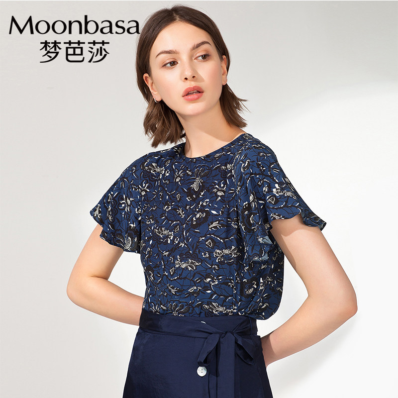 Moonbasa/梦芭莎夏优雅圆领波浪短袖侧开衩印花小衫T恤短袖上衣女