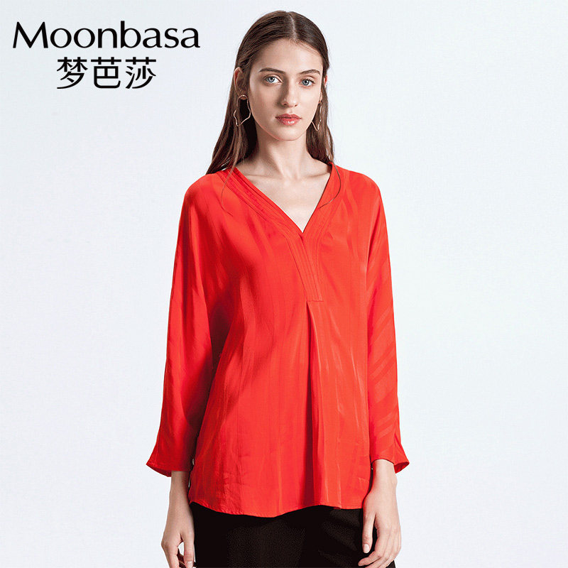 Moonbasa/梦芭莎简约优雅一片式蝙蝠八分袖宽松套头小衫女上衣