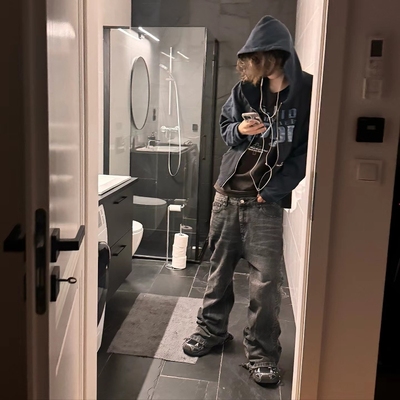 undermycar破洞水洗微喇牛仔裤