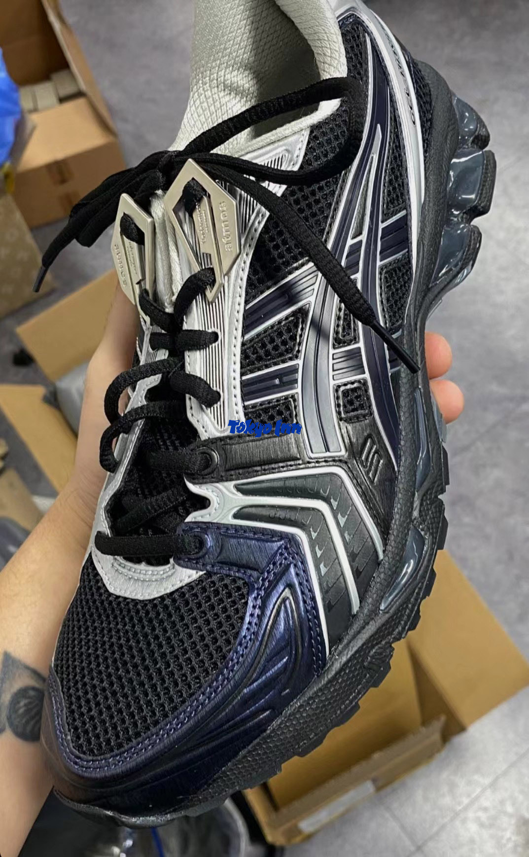 Asics跑步球鞋undermycar