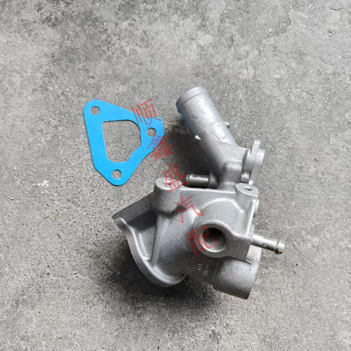 适用于东风风行T5 1.5T发动机节温器座4J15T节温器壳体上水管接头