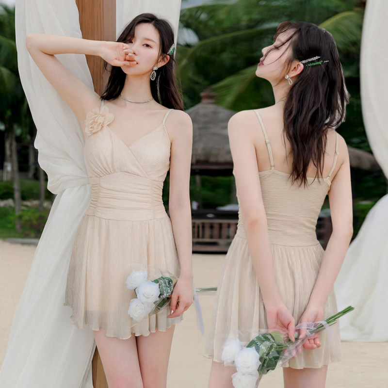新款泳衣女时尚连体裙式大码平角保守显瘦小胸聚拢游泳泡温泉泳装