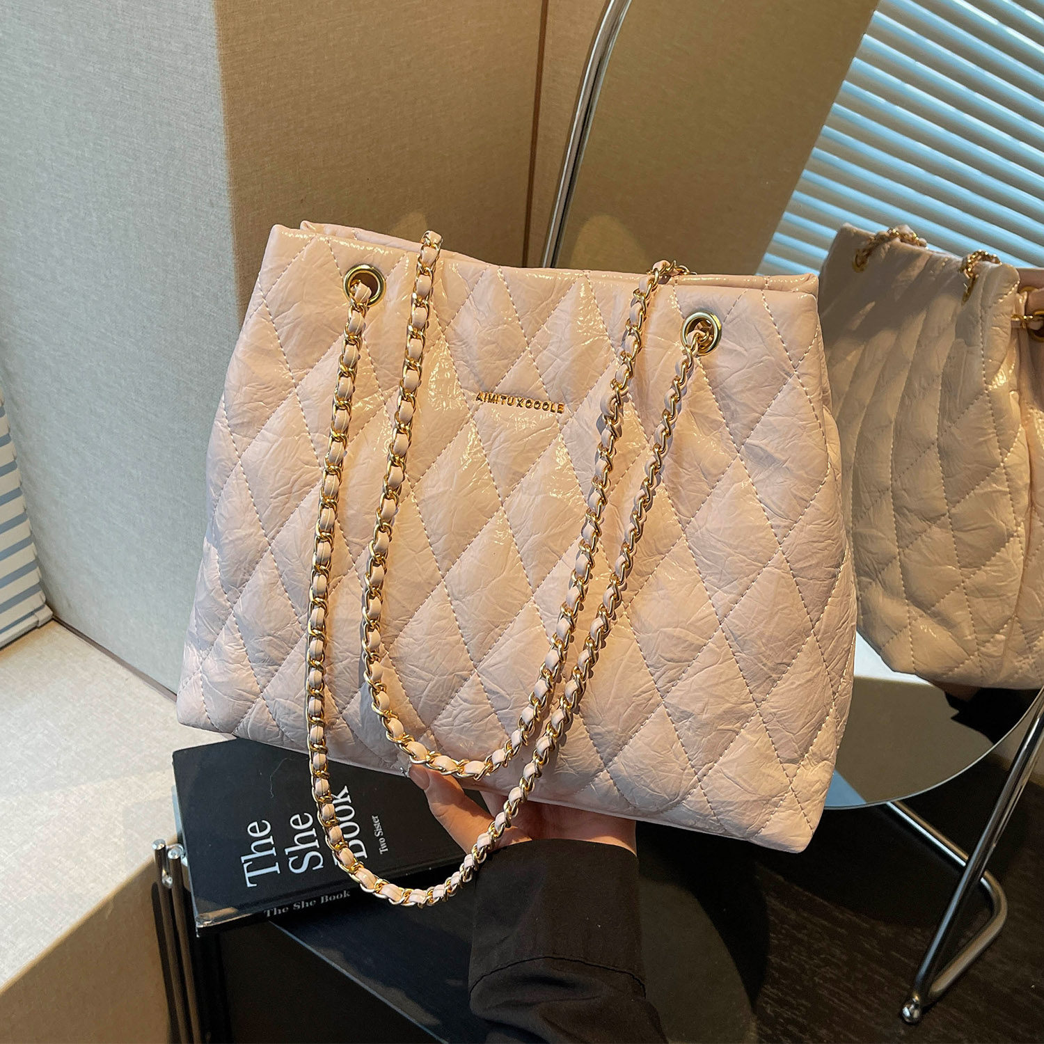 艾米兔女包2026春通勤时尚百搭纯色链条大容量单肩斜挎托特包