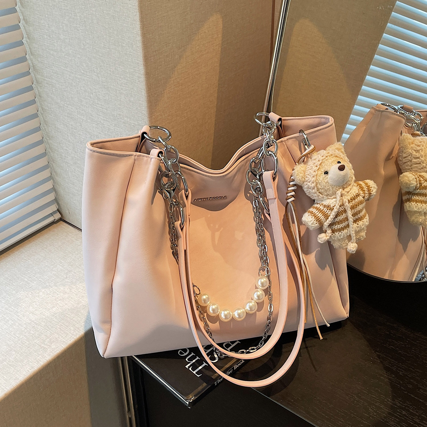 艾米兔女包2026新款潮流百搭文艺风小众学院休闲大容量单肩托特包