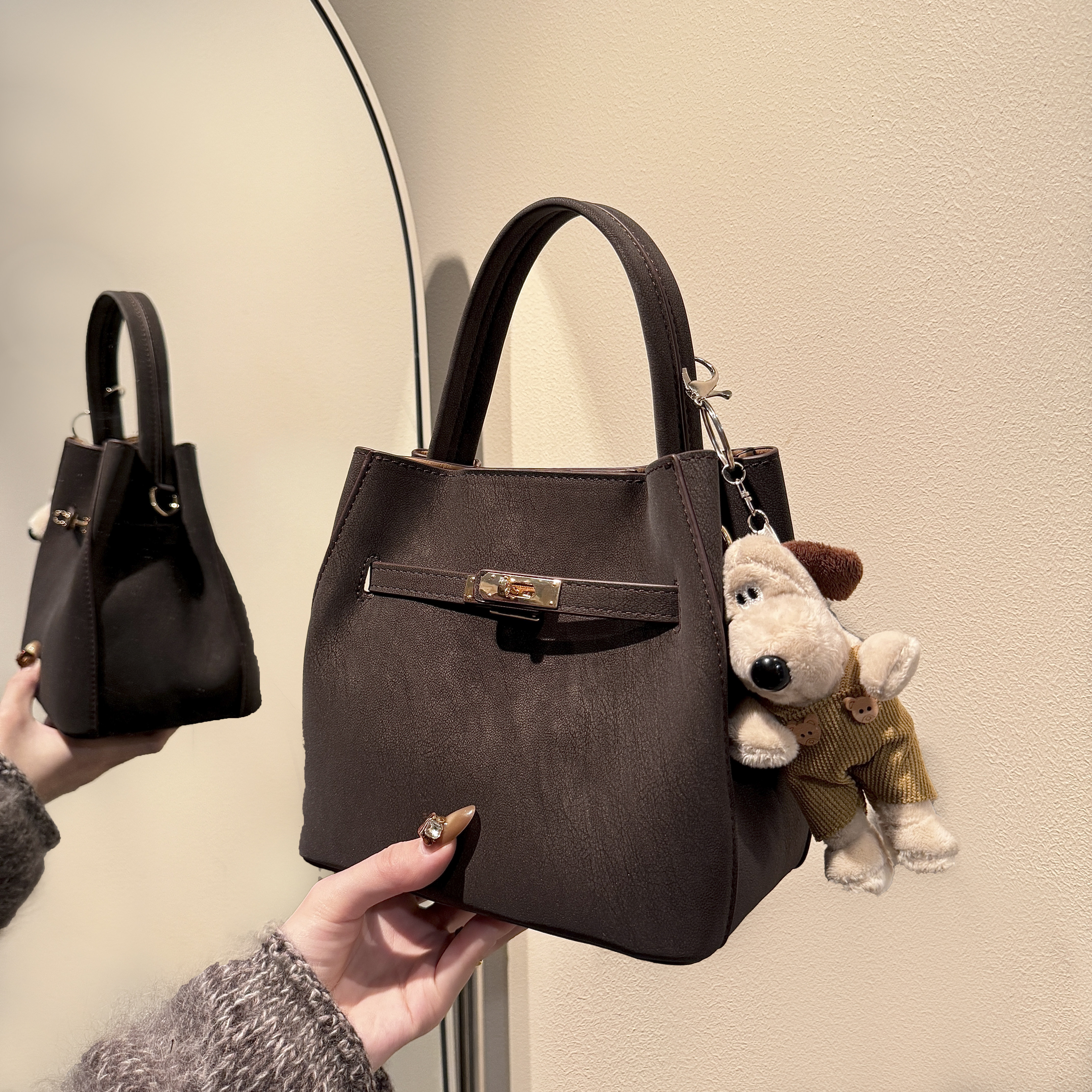 艾米兔女包2026新款潮流气质休闲百搭手提秋冬复古通勤单肩斜挎包