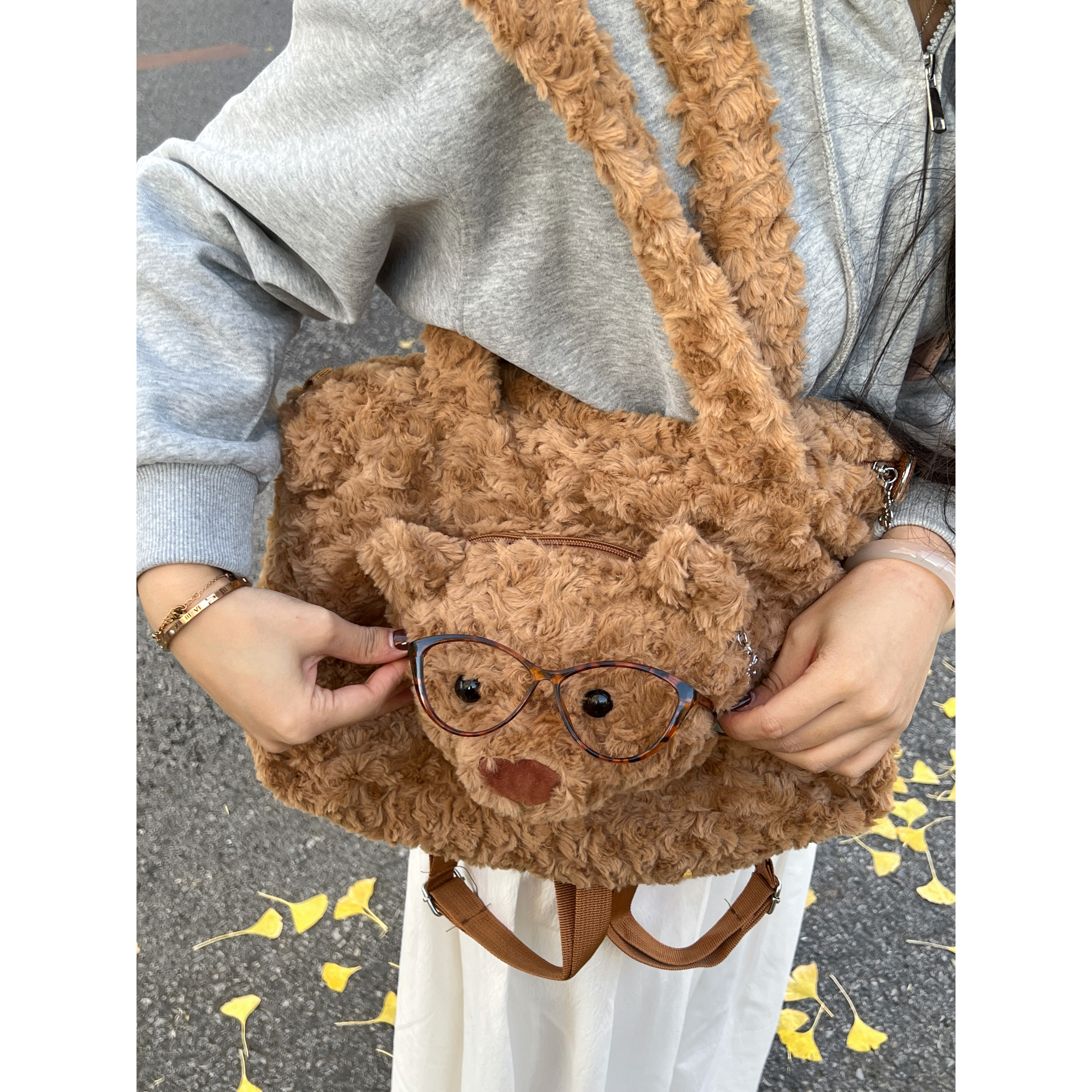 艾米兔女包2025新款日常休闲双肩包可爱毛绒小熊大容百搭单肩包