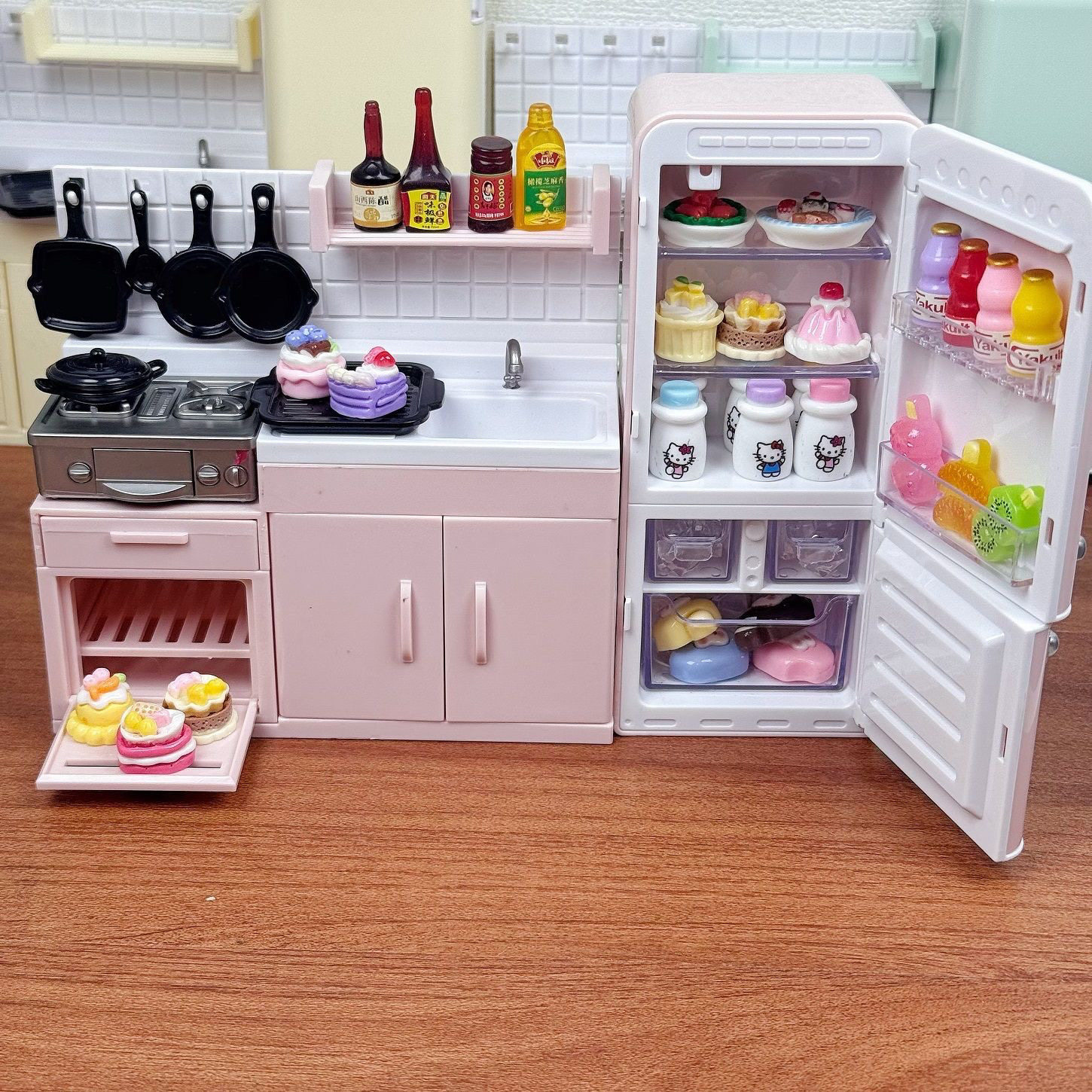 娃娃屋小厨房微缩仿真厨具套装女孩过家家玩具冰箱发光模型小摆件