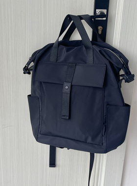 黑色双肩包防水皮质包包通勤大容量背包学生上课书包户外休闲背包