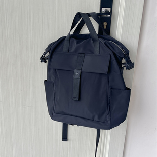 黑色双肩包防水皮质包包通勤大容量背包学生上课书包户外休闲背包