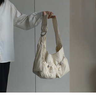 泡芙包轻便云朵包通勤单肩包户外骑行背包健身双肩包白色小背包女