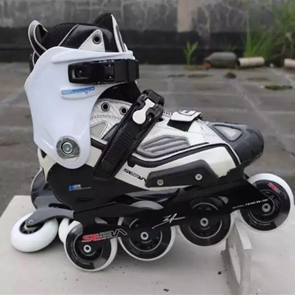 Patins à roulettes - Ref 2587923 Image 1