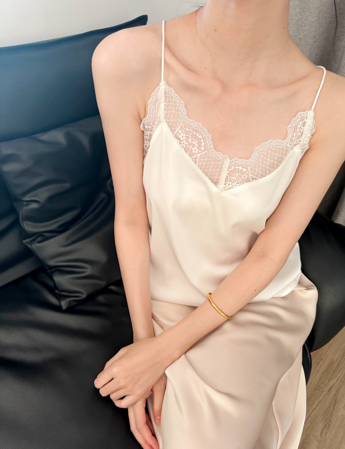 法式V领蕾丝吊带无袖打底小衫