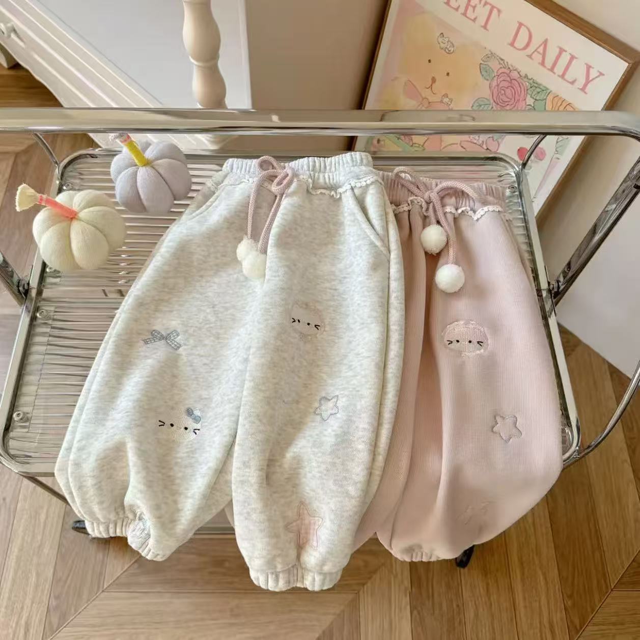 女童可爱猫咪加绒灯笼裤软萌刺绣毛球冬季加绒裤子女宝宝棉裤新