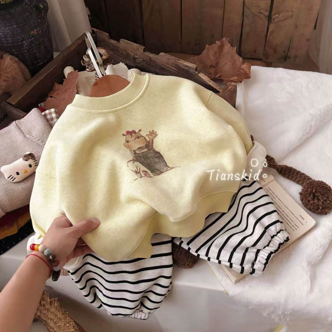 女童加绒卫衣套装2025新款秋冬季儿童卡通上天加绒加厚条纹裤套装,童装/婴儿装/亲子装,套装,淘宝优惠券,粉丝福利购,淘宝优惠卷