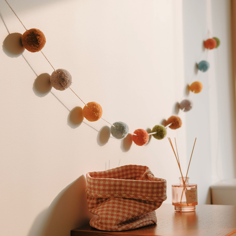 毛球彩旗网红棉线彩虹棒棒糖节日装扮拉旗拍照道具家用场景装饰品