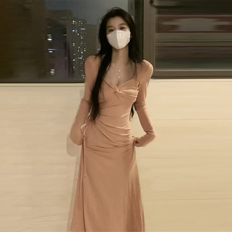 早秋装2025年新款包臀长裙辣妹法式感长袖连衣裙子女秋季