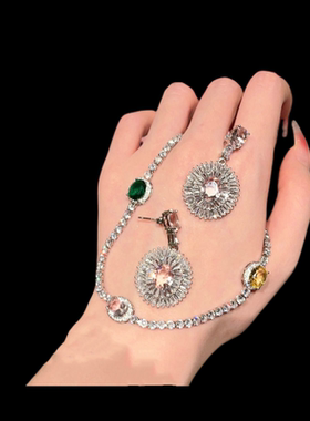 NVNVTHUI天然锆石花瓣女耳环