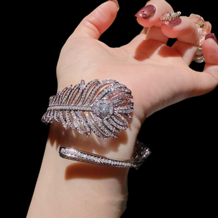 珠宝 手镶满钻孔雀羽毛宝石手镯 婚礼宴会 羽毛锆石排列戒指 套装