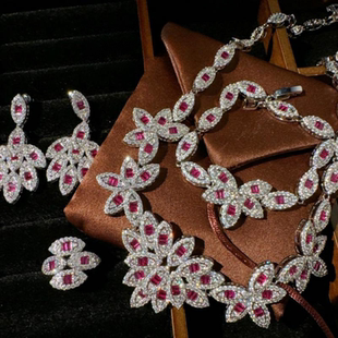 帕帕拉恰胭脂粉花瓣宝石项链 苏富比 镀18K金 贵妃粉花朵锆石手链